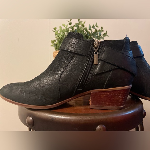Clarks Black ankle booties size 7.5. Spye Belle. - Picture 2 of 6